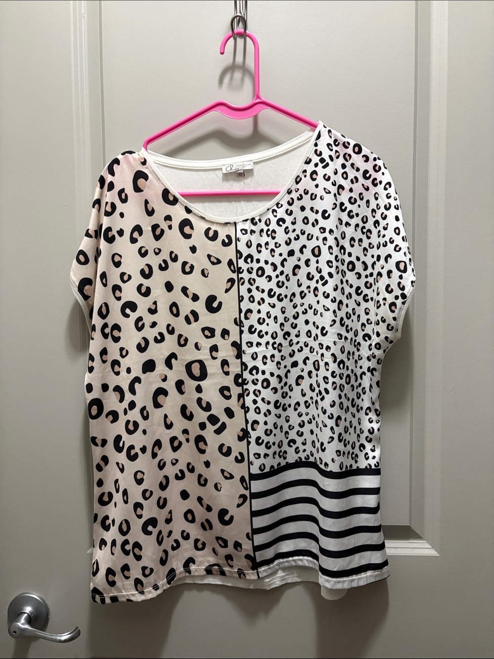 Split-Panel Leopard Print Short Sleeve Top in Beige and White